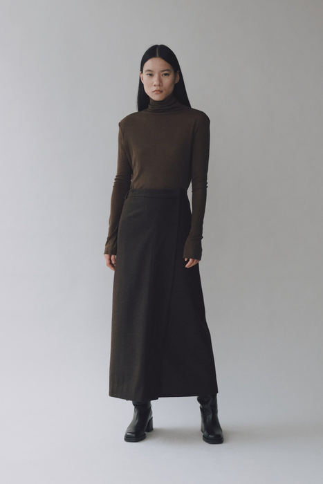 Thin Ribbed Roll Neck Top in Brown